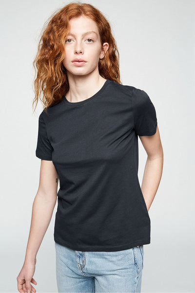 lidaa t-shirt acid black by ARMEDANGELS