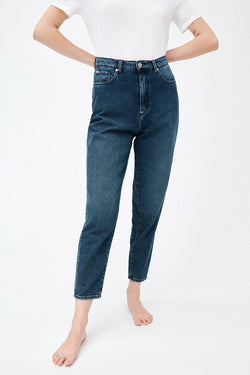 mairaa mom fit high waist jeans detox denim by ARMEDANGELS