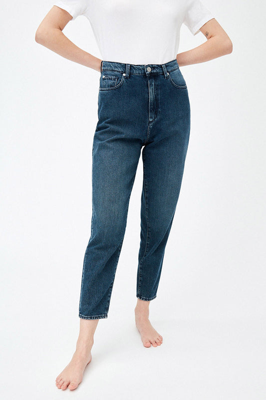 mairaa mom fit high waist jeans detox denim by ARMEDANGELS