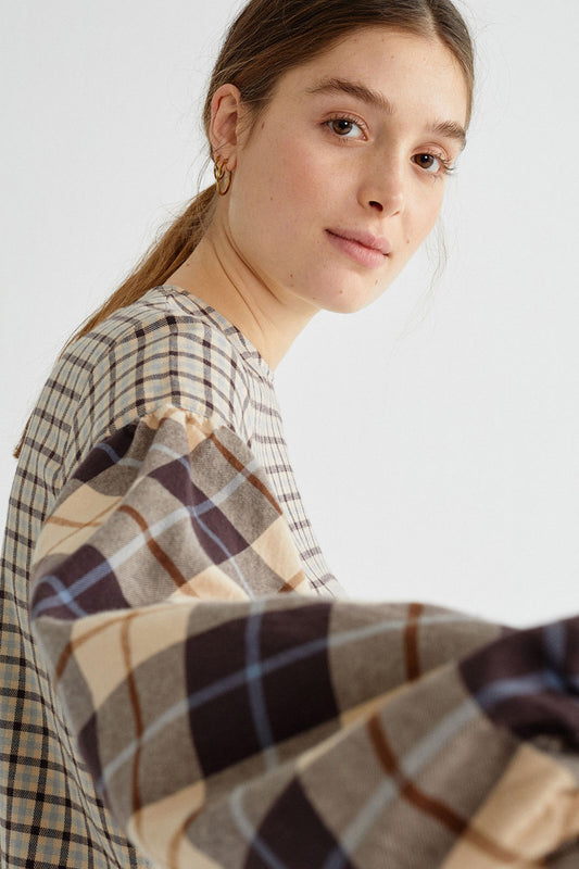 Shop boann blouse combi checks by Thinking Mu at thegreenlabels