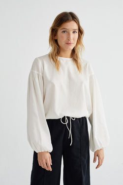 Shop boann blouse white by Thinking Mu at thegreenlabels