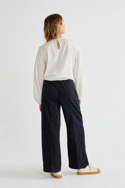 Shop boann blouse white by Thinking Mu at thegreenlabels