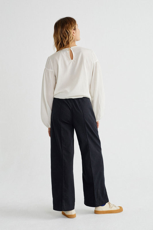 Shop boann blouse white by Thinking Mu at thegreenlabels