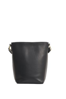 Shop bobbi bucket bag black classic leather by O My Bag at thegreenlabels