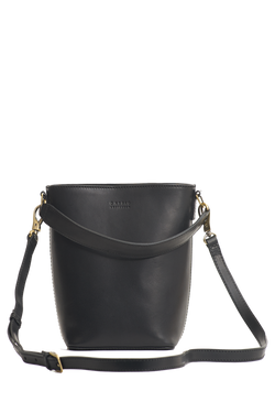 Shop bobbi bucket bag black classic leather by O My Bag at thegreenlabels