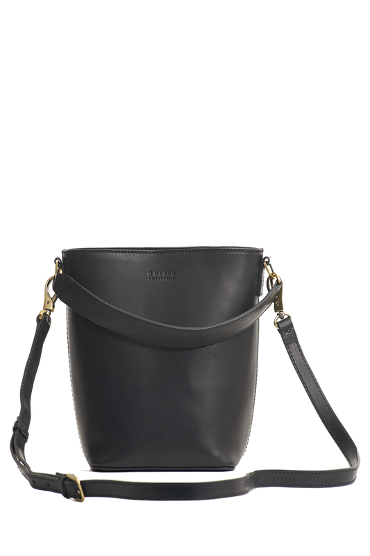 Shop bobbi bucket bag black classic leather by O My Bag at thegreenlabels