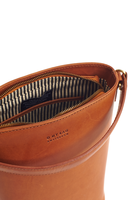 Shop bobbi bucket bag cognac classic leather by O My Bag on thegreenlabels