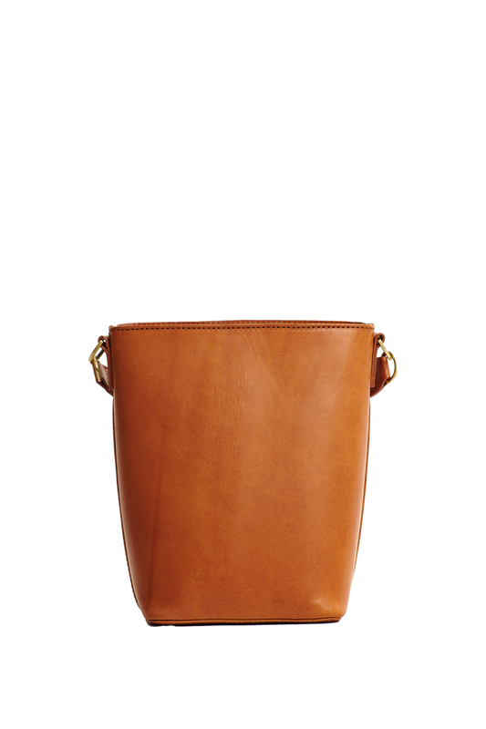 Shop bobbi bucket bag cognac classic leather by O My Bag on thegreenlabels