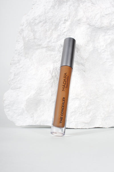 shop concealer hazelnut by Mádara at thegreenlabels