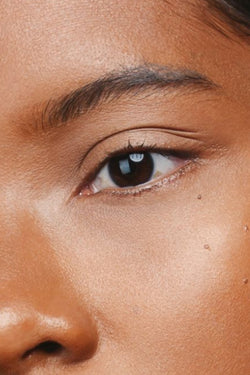 shop concealer hazelnut by Mádara at thegreenlabels