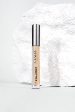 shop concealer honey by Mádara at thegreenlabels