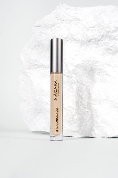 shop concealer honey by Mádara at thegreenlabels