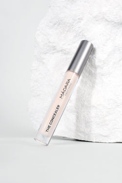 shop concealer vanilla by Mádara at thegreenlabels