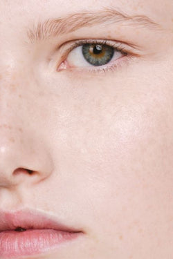 shop concealer vanilla by Mádara at thegreenlabels