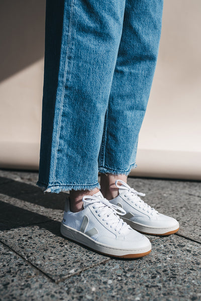 Shop v-12 sneaker bmesh white natural by Veja on thegreenlabels.com