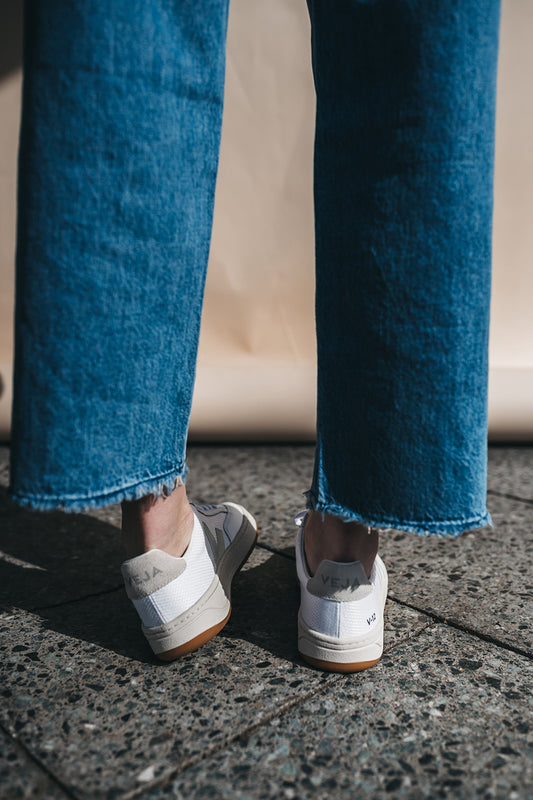 Shop v-12 sneaker bmesh white natural by Veja on thegreenlabels.com