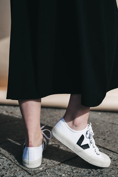 Shop wata sneaker white & black by Veja on thegreenlabels.com