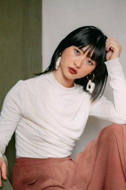 Shop drape knit top ecru by Cossac at thegreenlabels