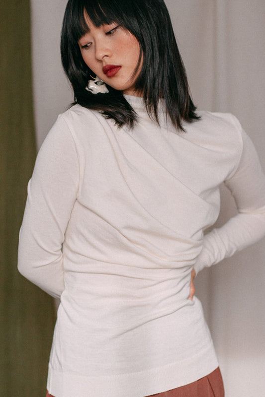 Shop drape knit top ecru by Cossac at thegreenlabels
