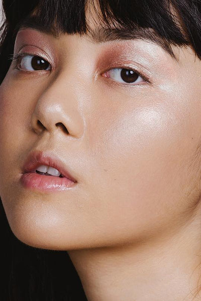 eye & cheeks multi shadow lizard by Mádara on thegreenlabels.com