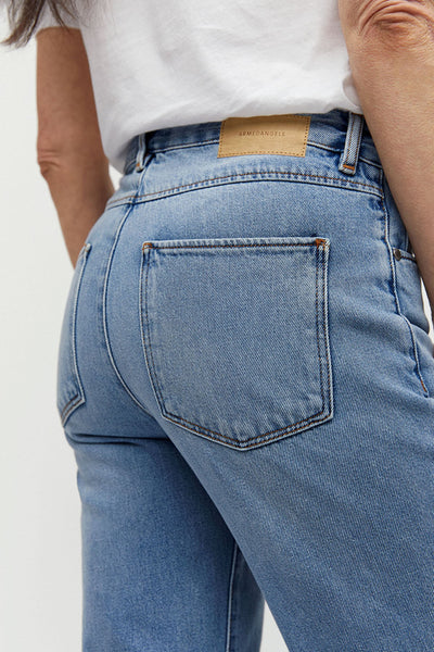 shop fjellaa cropped jeans mid blue by ARMEDANGELS on thegreenlabels