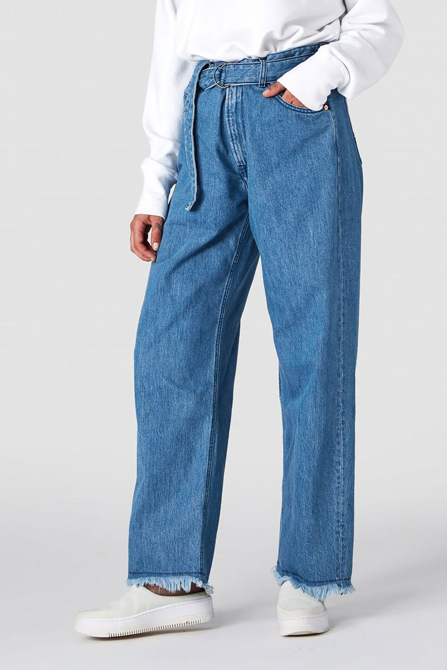 Shop alice belted jeans light marble by Kings Of Indigo on thegreenlabels.com