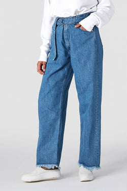 Shop alice belted jeans light marble by Kings Of Indigo on thegreenlabels.com