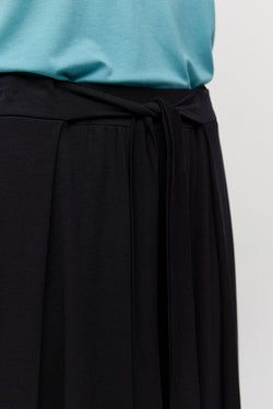 Shop karolinaa black culotte by ARMEDANGELS on thegreenlabels.com