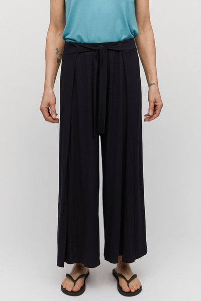 Shop karolinaa black culotte by ARMEDANGELS on thegreenlabels.com