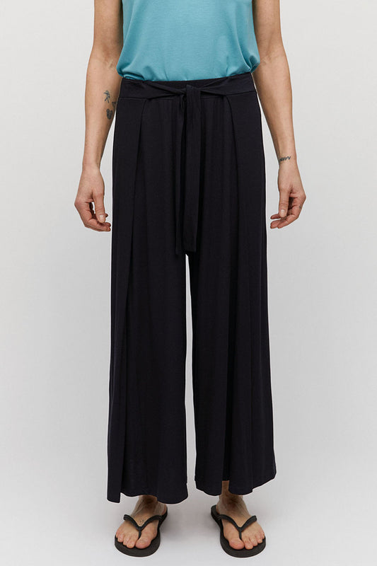 Shop karolinaa black culotte by ARMEDANGELS on thegreenlabels.com