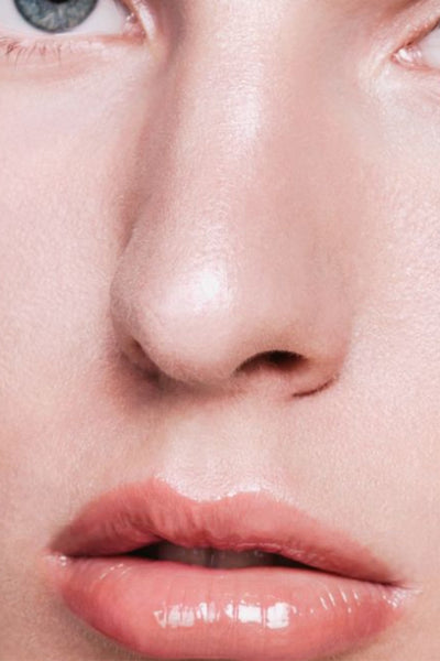 glossy venom lip gloss magnetic nude by Mádara on thegreenlabels.com