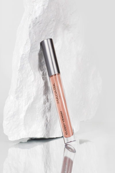 glossy venom lip gloss nude coral by Mádara on thegreenlabels.com