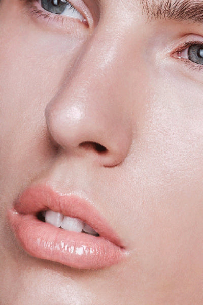 glossy venom lip gloss nude coral by Mádara on thegreenlabels.com