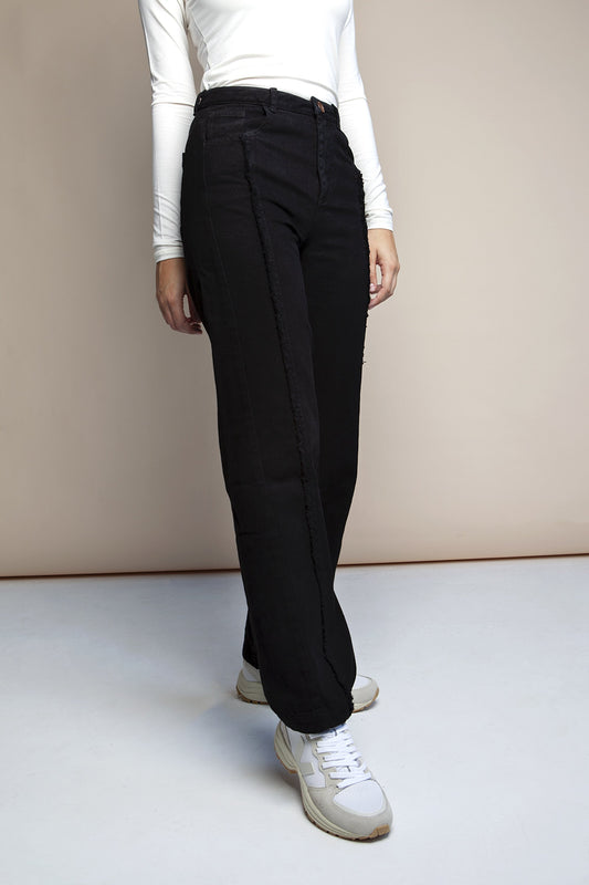Shop berta jeans black by Signe at thegreenlabels