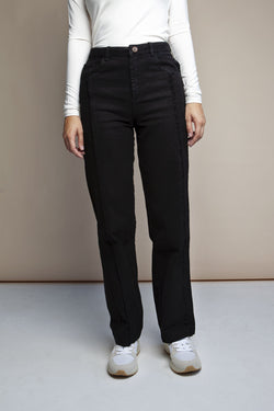 Shop berta jeans black by Signe at thegreenlabels