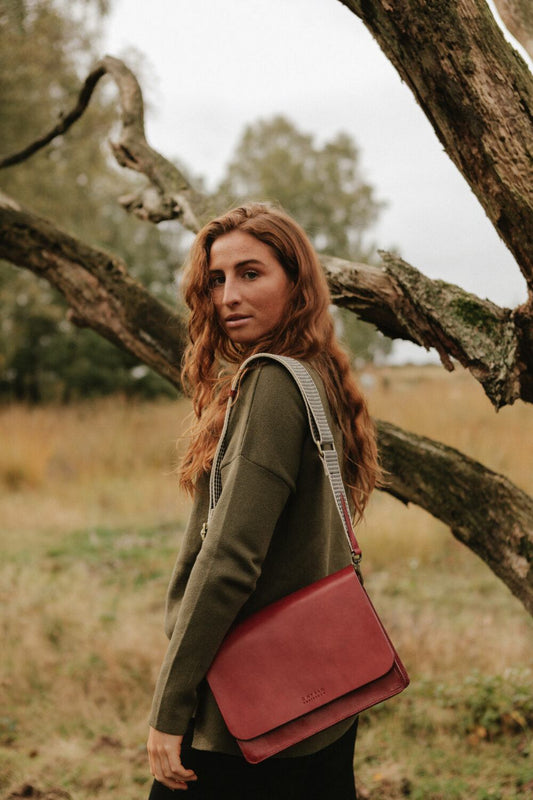 audrey ruby classic leather by O My Bag on thegreenlabels