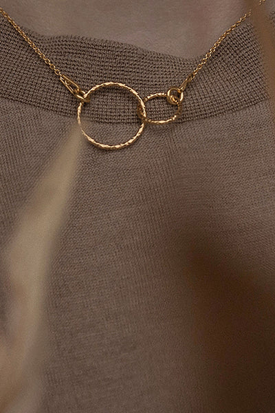 Shop stella necklace gold by Neinties on thegreenlabels.com