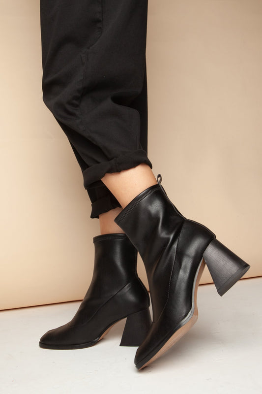 gabriela nappa black heel by Mireia Playa on thegreenlabels