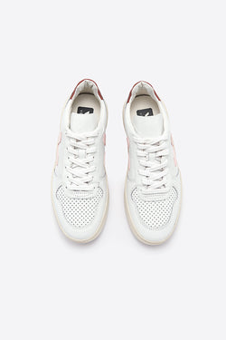 Shop v-10 sneaker extra white petale dried petal by Veja on thegreenlabels.com