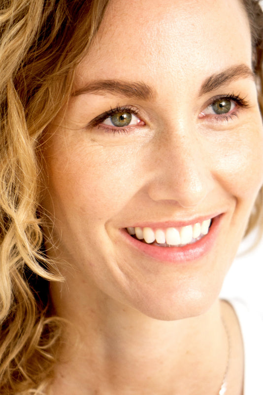 shop arnica concealer honey by Ere Perez at thegreenlabels