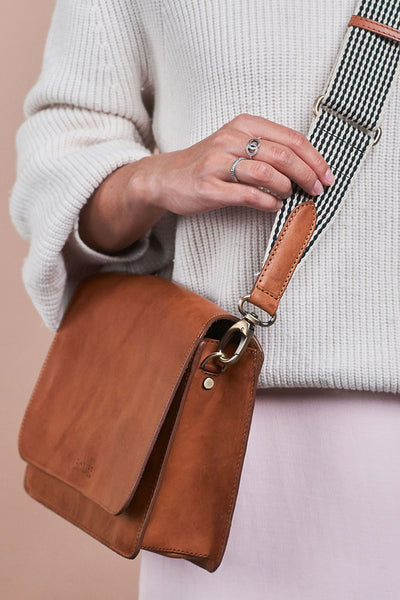 audrey cognac classic leather by O My Bag on thegreenlabels