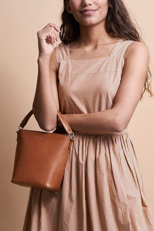  Shop bobbi bucket bag cognac classic leather by O My Bag on thegreenlabels