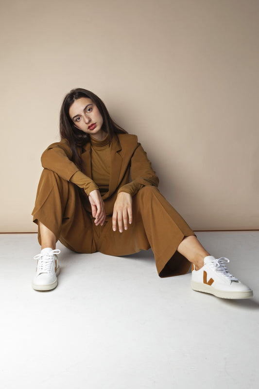 Shop v-12 sneaker leather extra white camel by Veja at thegreenlabels