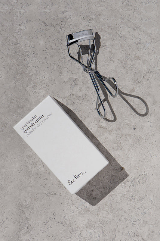 shop spectacular eyelash curler by ere perez at thegreenlabels