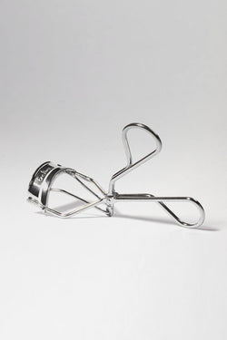 shop spectacular eyelash curler by ere perez at thegreenlabels