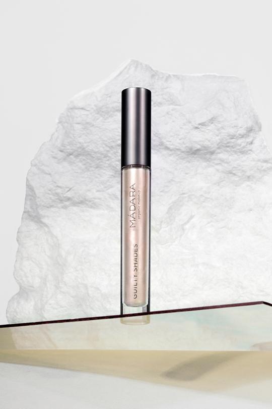 eye & cheeks multi shadow frost by Mádara on thegreenlabels.com