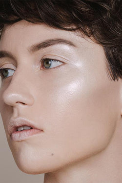 eye & cheeks multi shadow frost by Mádara on thegreenlabels.com