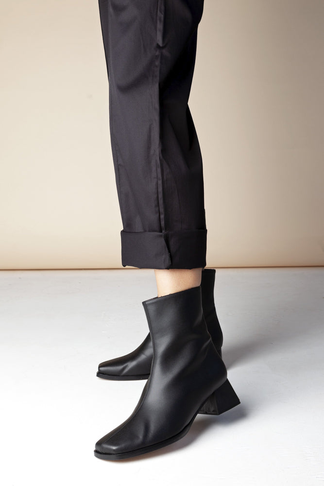 italia napa black by mireia playa at thegreenlabels