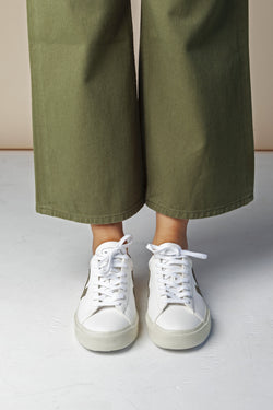 Shop campo extra white kaki by Veja at thegreenlabels