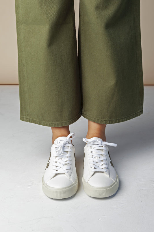 Shop campo extra white kaki by Veja at thegreenlabels